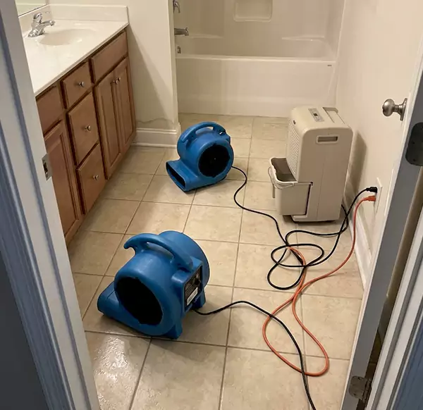 Why Homeowners & Businesses Choose DFB Water Damage for Flooded Bathroom Services in Deerfield Beach, FL?